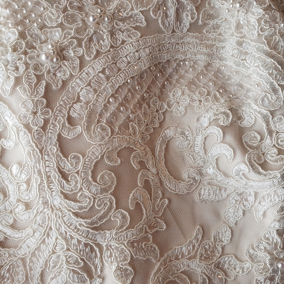 Wedding dress - Picture 2 of 7